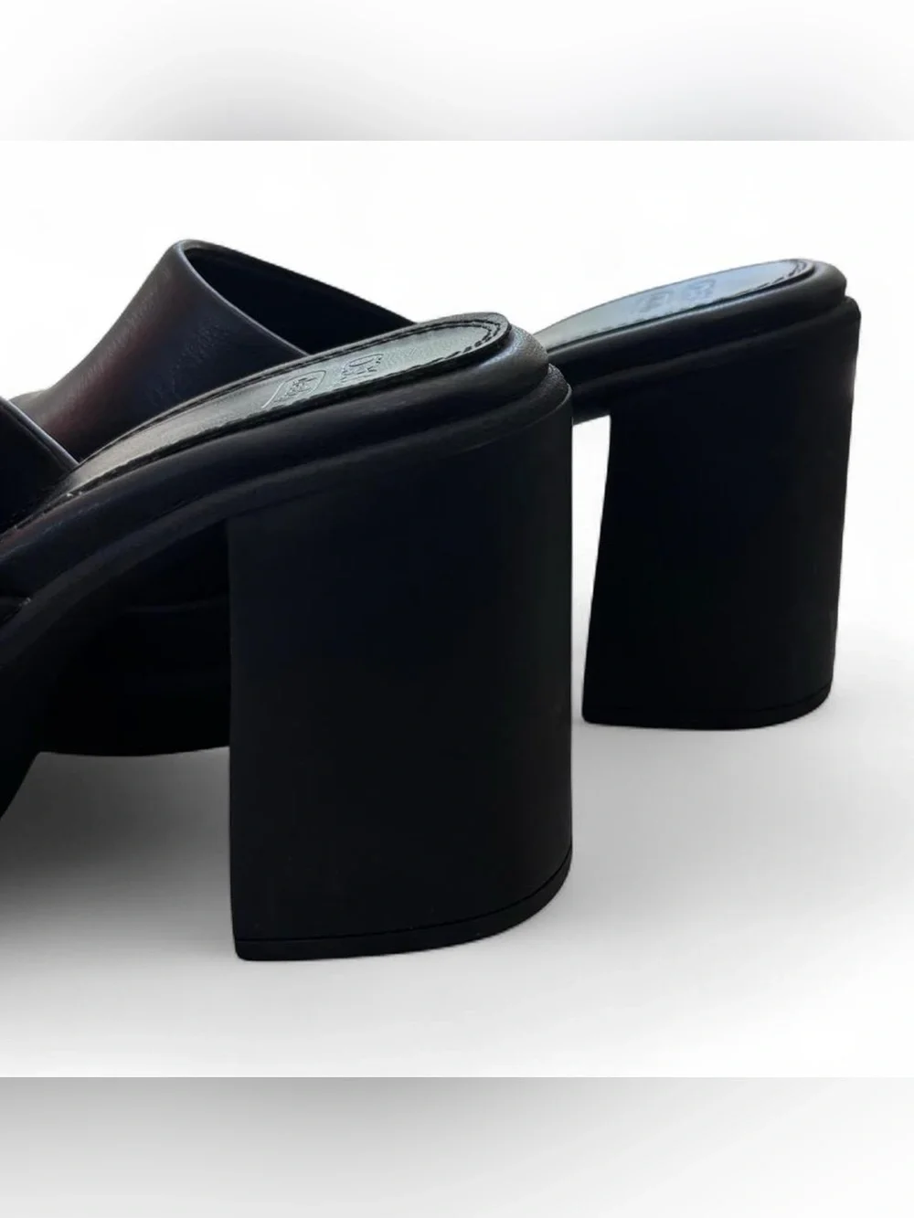 NWOT wide fit chunky platform high heel black mules-size 7